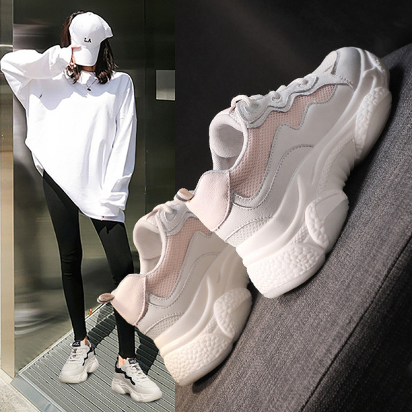 Modernas sieviešu kedas ar plakanām zolēm un šņorēm