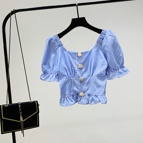 Moderna sieviešu rūtainā blūze ar pogām un kvadrātveida kakla izgriezumu