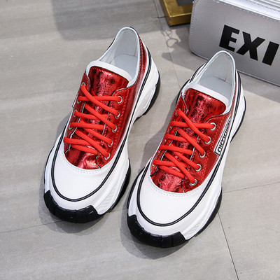 Γυναικεία αθλητικά παπούτσια με ψηλή πλατφόρμα και οι πολύχρωμοι δεσμοί