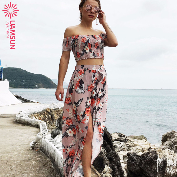 Ikdienas sieviešu komplekts no divām daļām ar ziedu rakstu un atkailinātiem pleciem