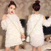 Aktuelna ženska haljina sa resicama i golim ramenima