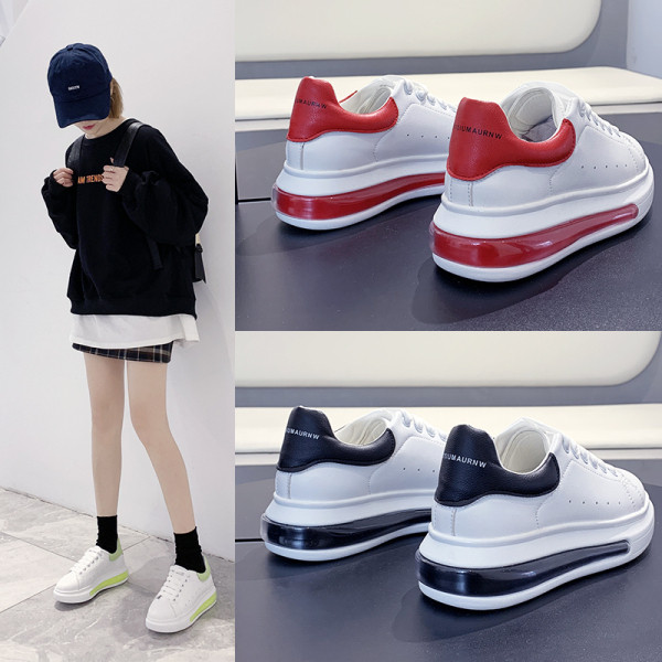 Sieviešu ikdienas kedas ar plakanām un krāsainām zolēm