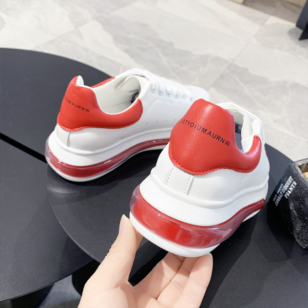 Sieviešu ikdienas kedas ar plakanām un krāsainām zolēm