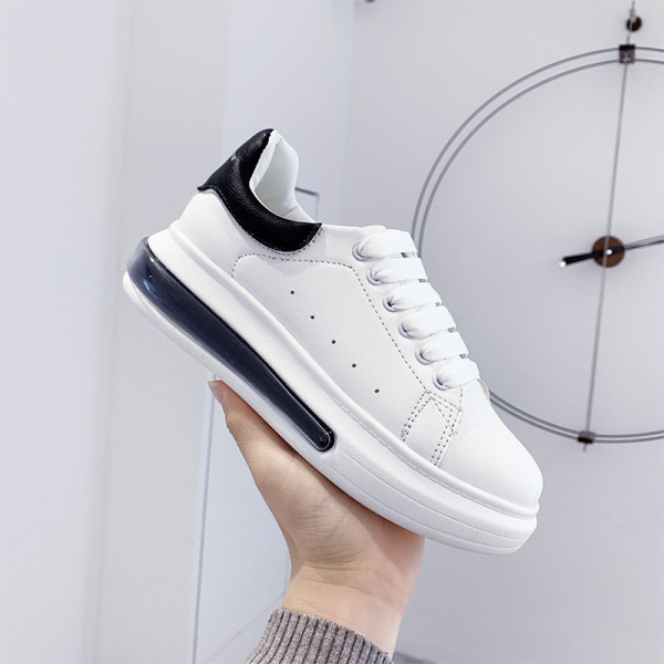 Sieviešu ikdienas kedas ar plakanām un krāsainām zolēm