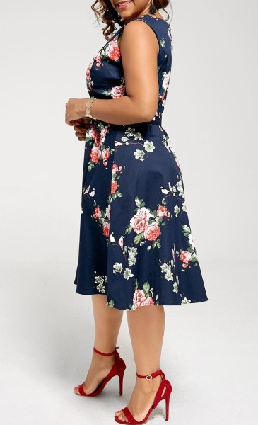 Šiuolaikinė moteriška suknelė su gėlių raštu ir juosmens diržu - 5XL