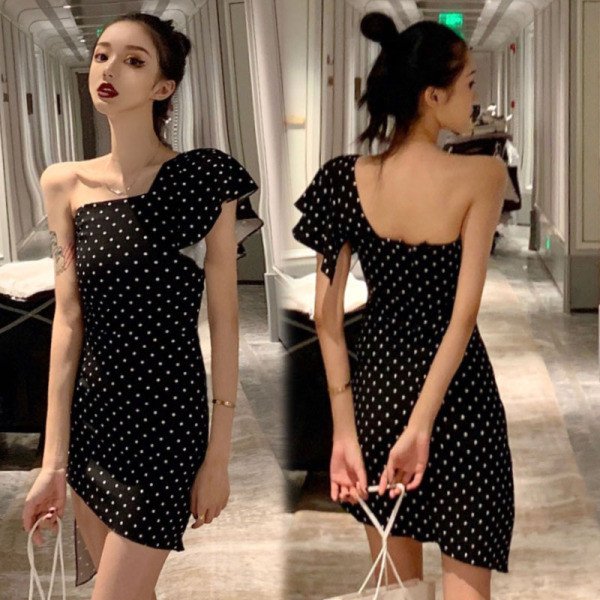 Moderna sieviešu kleita Slim punktu raksts