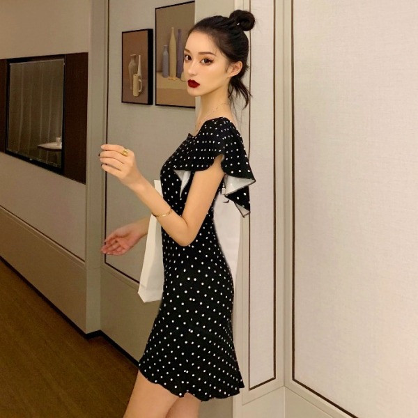 Moderna sieviešu kleita Slim punktu raksts