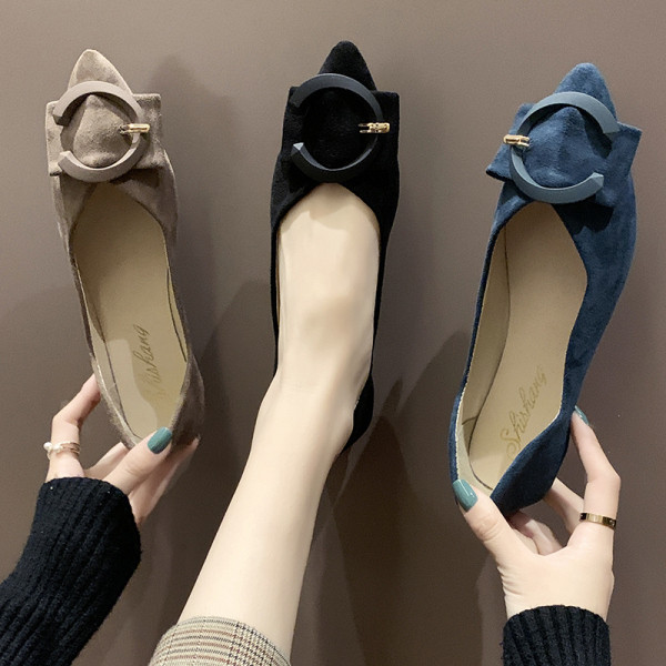 Sieviešu ikdienas apavi no eko zamšādas ar plakanu zoli smailu modeli