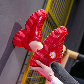 Νέο μοντέλο αθλητικά παπούτσια και πολύχρωμα κεντήματα