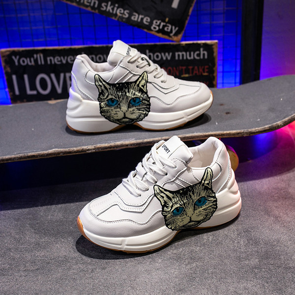 Hit μοντέλο αθλητικά  γυναικεία παπούτσια και πολύχρωμη εφαρμογή