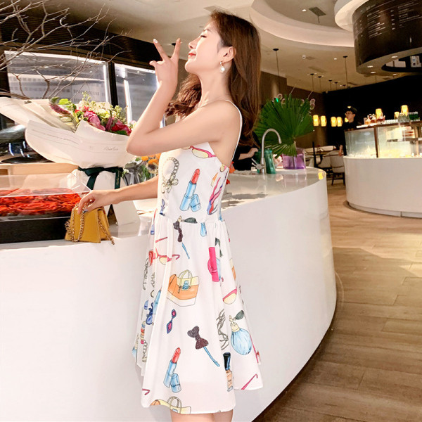 Ikdienas sieviešu kleita ar plānām lencēm un špica kakla izgriezumu