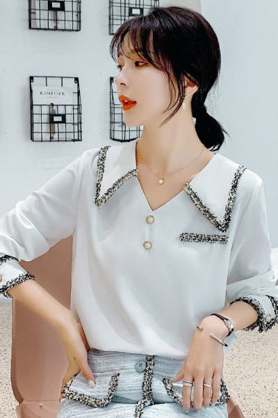 Naiste vabaaja särk nööpide ja spitsikaelusega