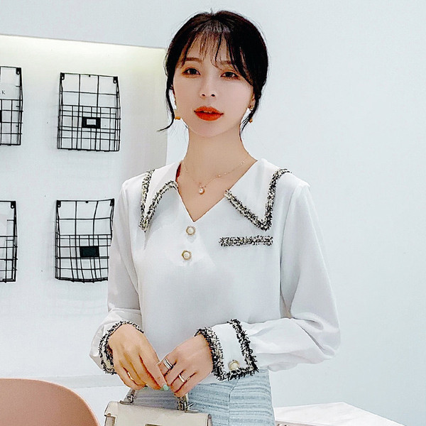 Naiste vabaaja särk nööpide ja spitsikaelusega