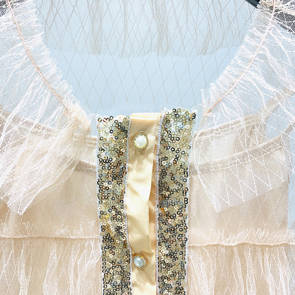 Modern női tüll ing lótusz ujjakkal és flitterekkel