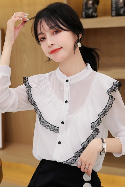 Sieviešu ikdienas krekls ar pogām un mežģīnēm baltā krāsā