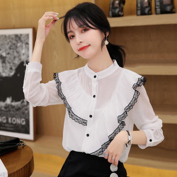 Sieviešu ikdienas krekls ar pogām un mežģīnēm baltā krāsā