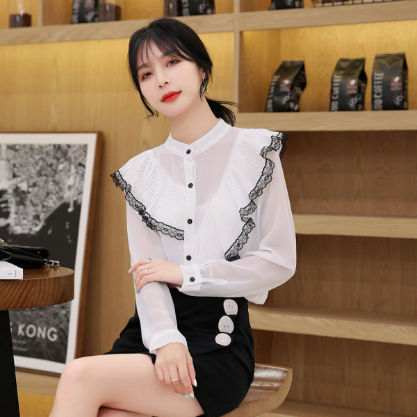 Sieviešu ikdienas krekls ar pogām un mežģīnēm baltā krāsā