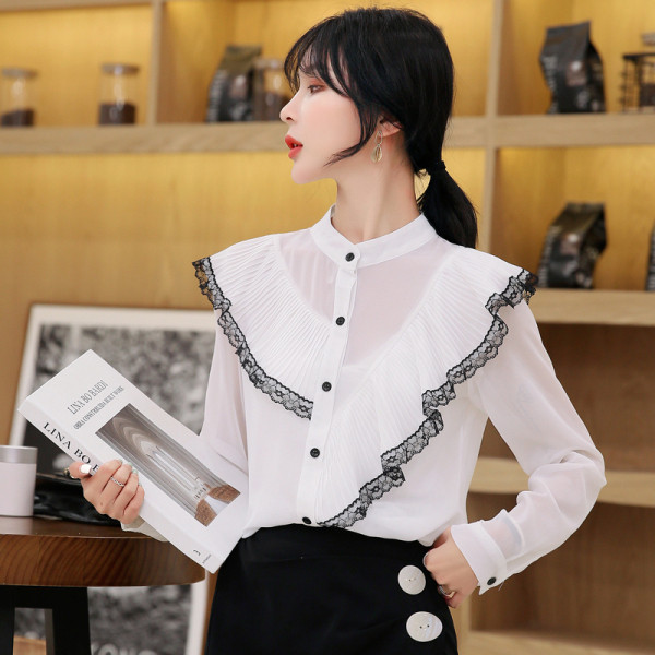 Sieviešu ikdienas krekls ar pogām un mežģīnēm baltā krāsā