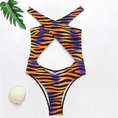 Γυναικείο ολόσωμο μαγιό με κομμένα κομμάτια και διαφορετικά έγχρωμα σχέδια