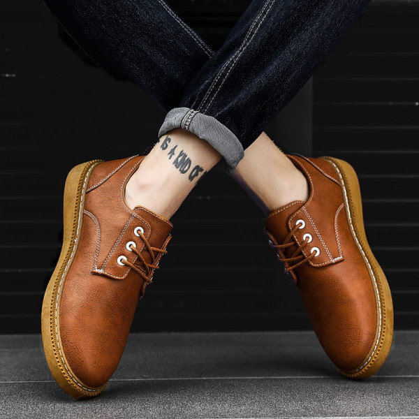 Stilīgi vīriešu apavi no eko ādas ar plakanām zolēm un šņorēm