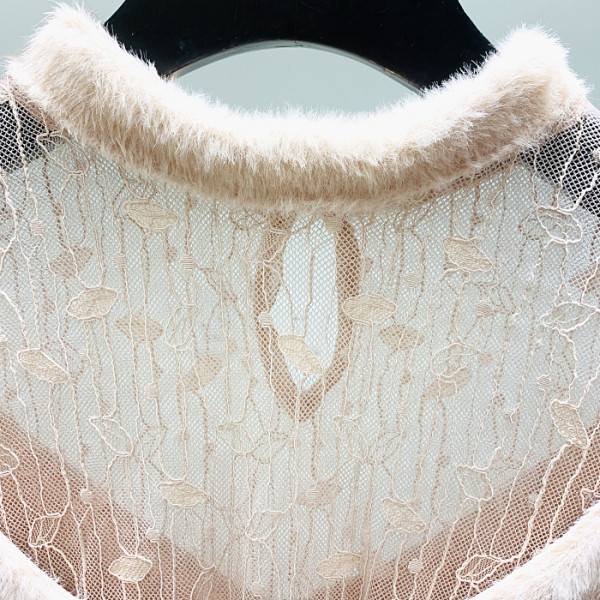 Jauna modeļa sieviešu mežģīņu kleita - piegriezuma modelis ar garām piedurknēm