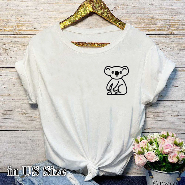 Sieviešu balts T-krekls ar īsām piedurknēm un aplikāciju - izmērs līdz 4XL