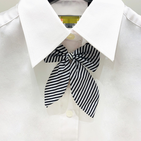 Modernūs moteriški marškiniai su klasikine apykakle ir kaspinu