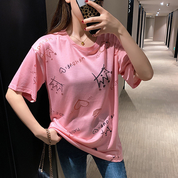 Ikdienas sieviešu T-krekls ar īsām piedurknēm, ovālu kakla izgriezumu un aplikāciju