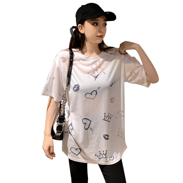 Ikdienas sieviešu T-krekls ar īsām piedurknēm, ovālu kakla izgriezumu un aplikāciju