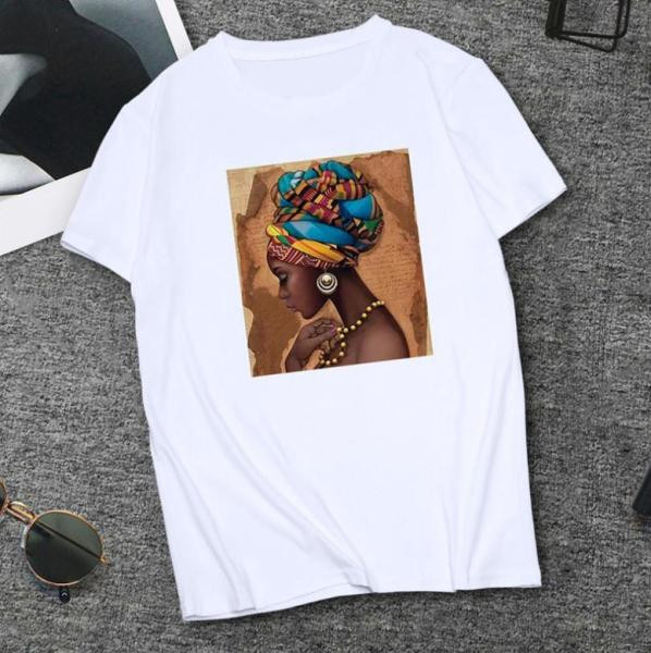 Sieviešu ikdienas t-krekls ar aplikāciju un īsām piedurknēm - lieli izmēri