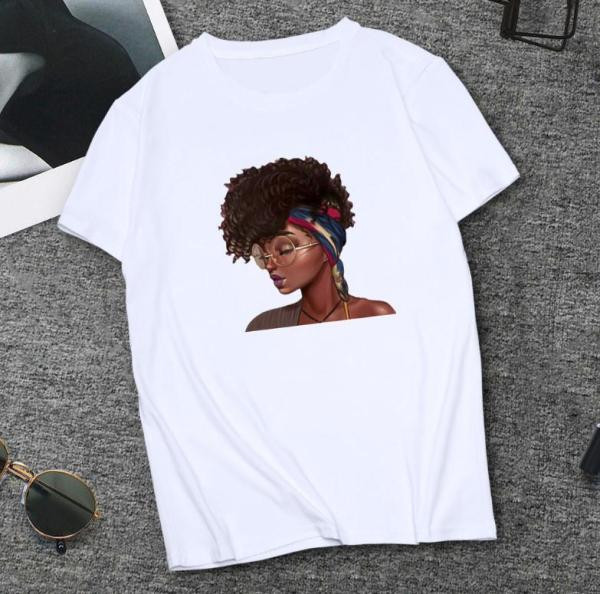 Sieviešu ikdienas t-krekls ar aplikāciju un īsām piedurknēm - lieli izmēri