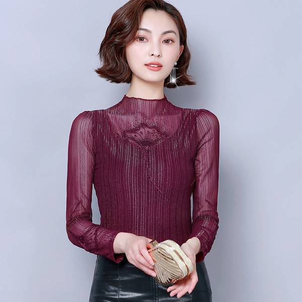 Modern női blúz kövekkel és alacsony gallérral