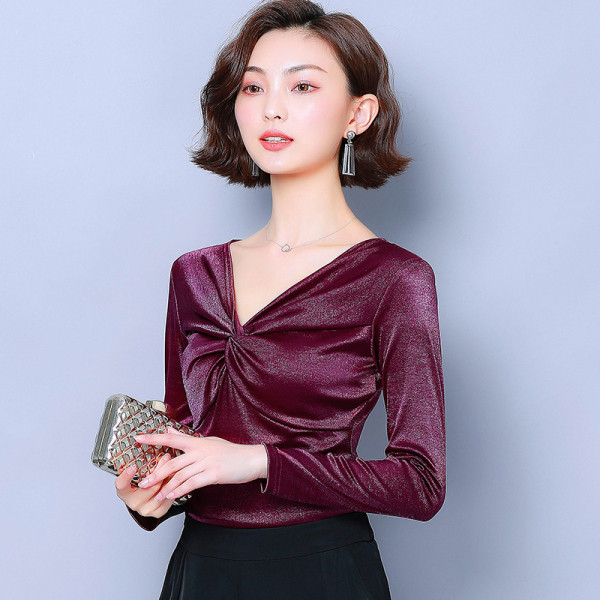 Stilīga sieviešu blūze ar garām piedurknēm un špica kakla izgriezumu