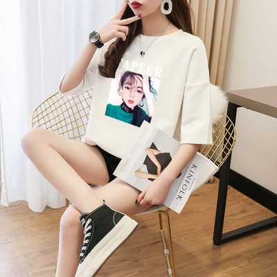 Καθημερινή γυναικεία μπλούζα με κοντό μανίκι και έγχρωμη εκτύπωση