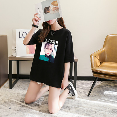 Καθημερινή γυναικεία μπλούζα με κοντό μανίκι και έγχρωμη εκτύπωση