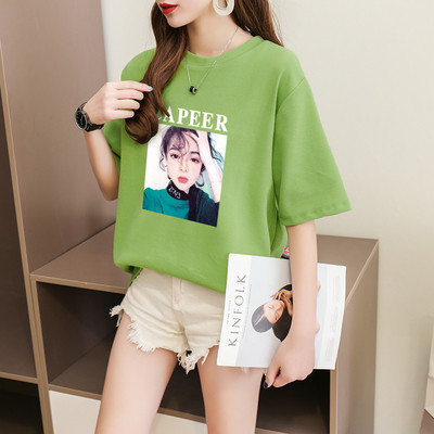 Καθημερινή γυναικεία μπλούζα με κοντό μανίκι και έγχρωμη εκτύπωση