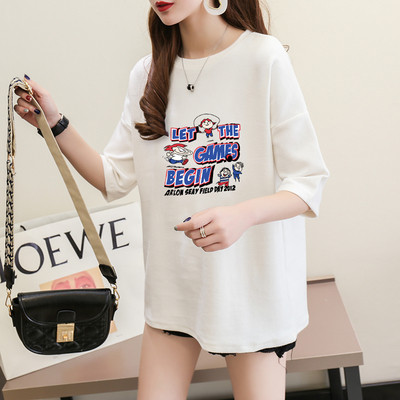 Γυναικεία casual T-shirt με πολύχρωμη εφαρμογή και οβάλ ντεκολτέ