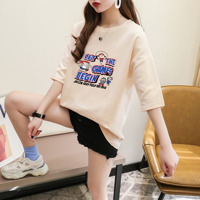 Γυναικεία casual T-shirt με πολύχρωμη εφαρμογή και οβάλ ντεκολτέ