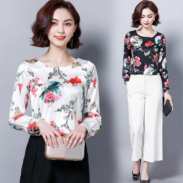 Bluza de dama cu decolteu rotund si motive florale