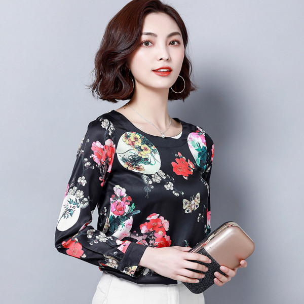 Bluza de dama cu decolteu rotund si motive florale