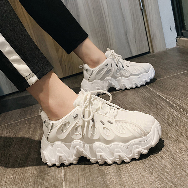 Καθημερινά γυναικεία αθλητικά παπούτσια με ανθεκτική σόλα από οικολογικό δέρμα