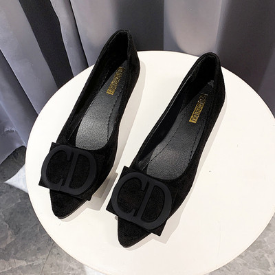 Γυναικεία παπούτσια από eco σουέτ και πόρπη με ίσια πέλματα