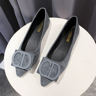 Γυναικεία παπούτσια από eco σουέτ και πόρπη με ίσια πέλματα