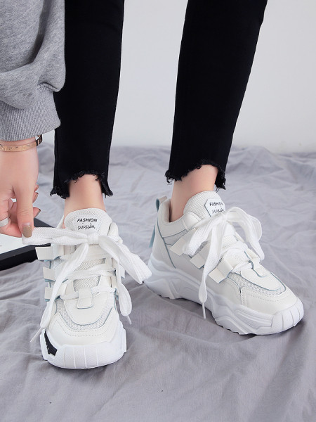 Nyárra alkalmas női alkalmi tornacipő durva talppal