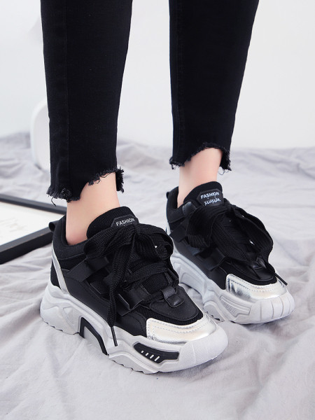 Nyárra alkalmas női alkalmi tornacipő durva talppal