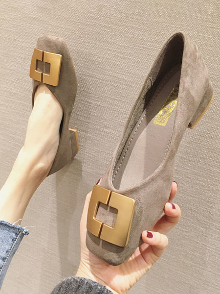 Velúr női alkalmi cipő csattal és alacsony vastag sarokkal