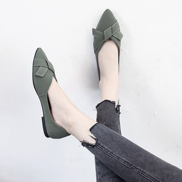 Sieviešu ikdienas apavu smails modelis un lente