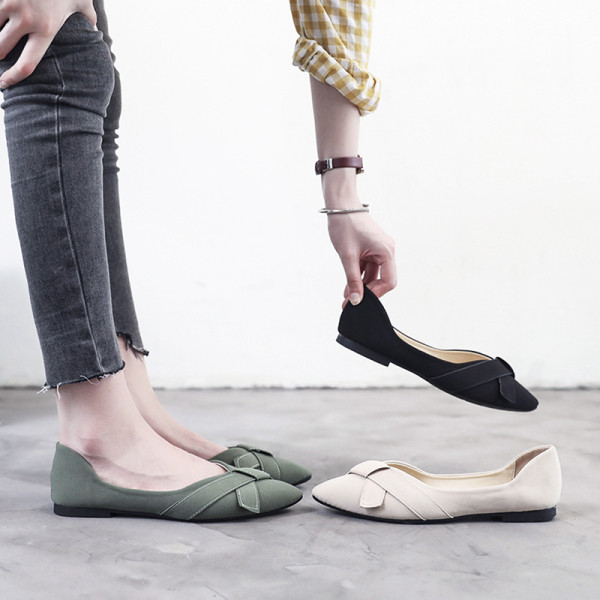 Sieviešu ikdienas apavu smails modelis un lente