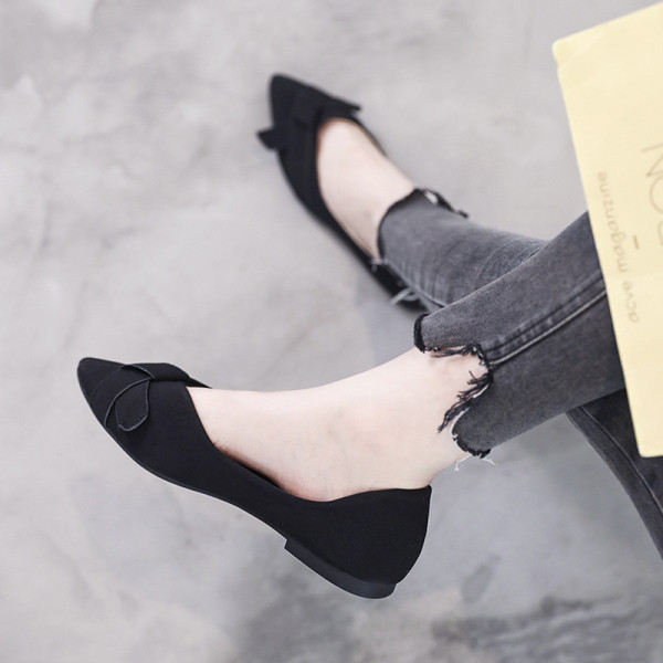 Sieviešu ikdienas apavu smails modelis un lente