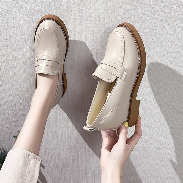 Γυναικεία έκο δερμάτινα υποδήματα με ίσια σόλα